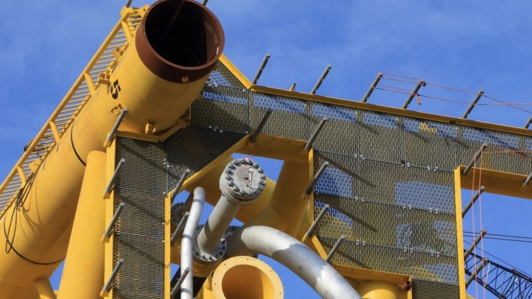 Offshore oil and gas services. Offshore pipeline installation and maintenance