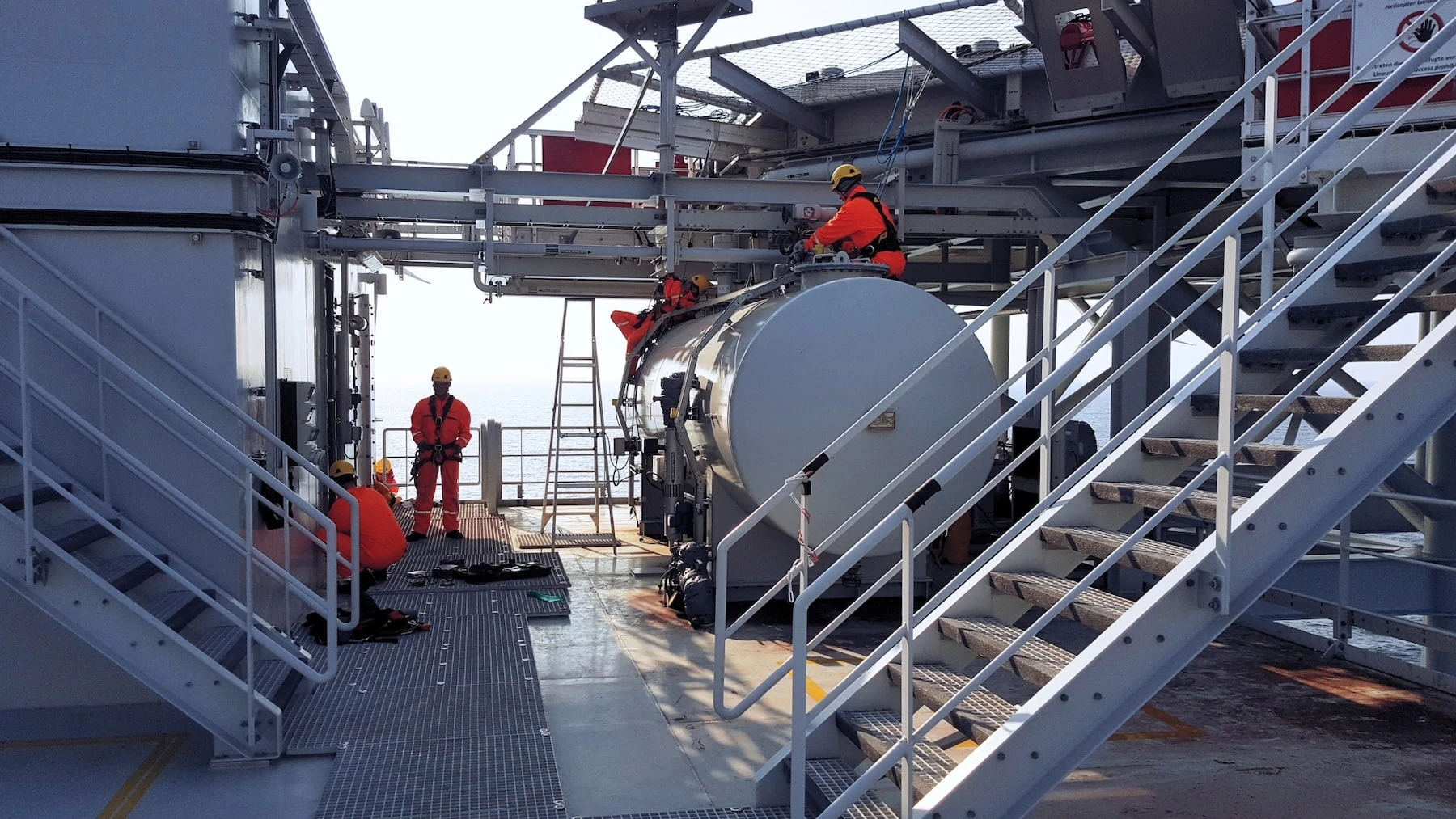 Offshore oil and gas services. Offshore reservoir and tank construction