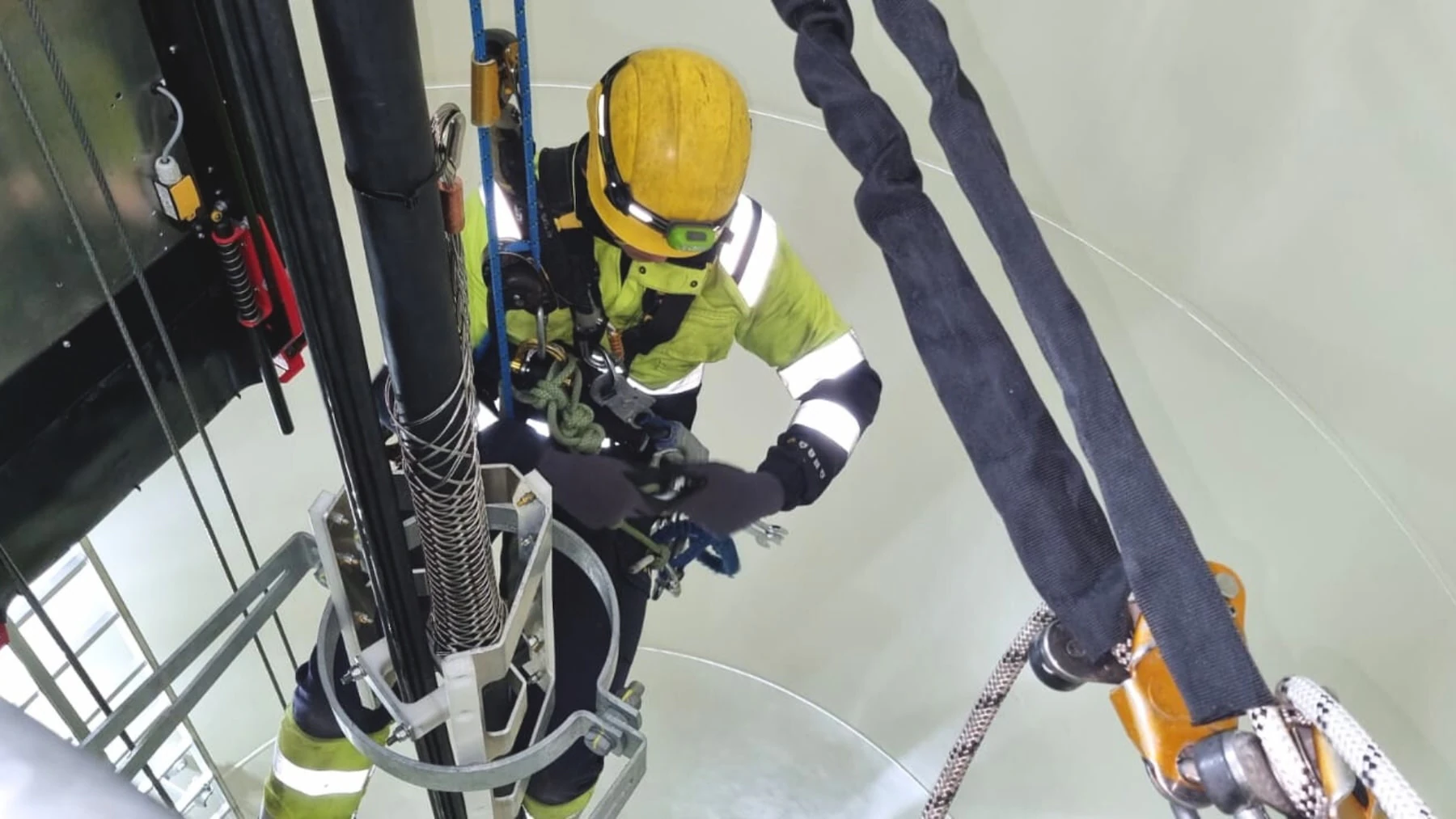 Offshore wind farm. Structural inspection and maintenance of offshore wind turbine towers
