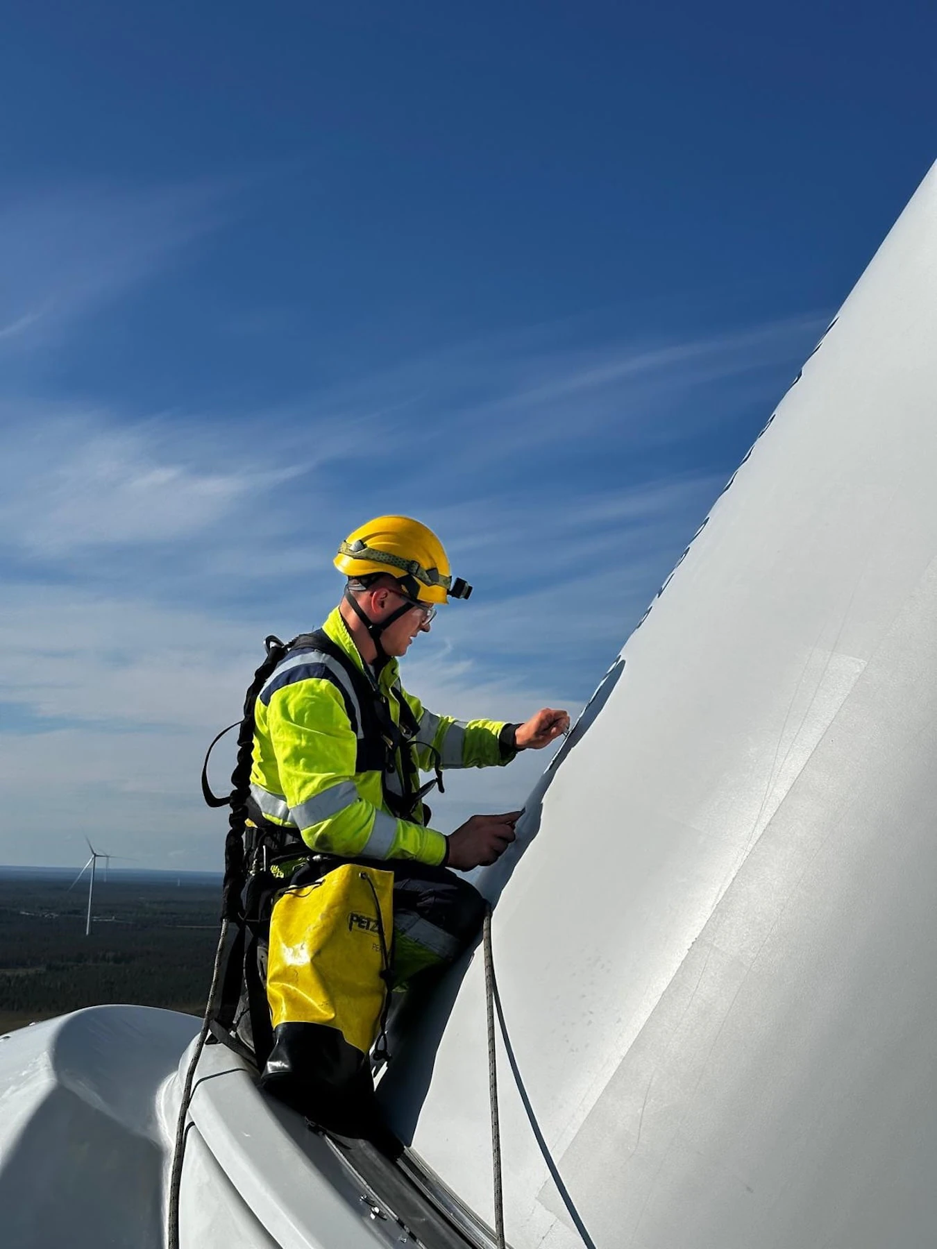 Gridinta IRATA rope-access technicians at work — photo 1