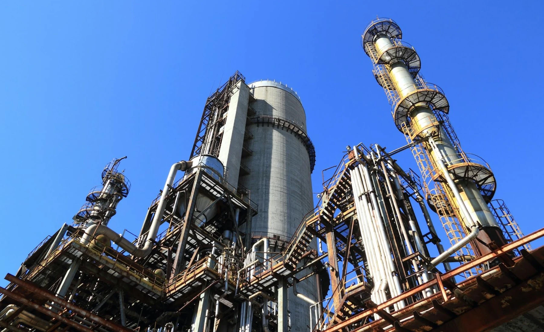 Onshore oil and gas plants maintenance